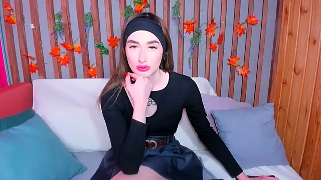 Olivia Grantt online show from November 17, 2025, 1:09 am