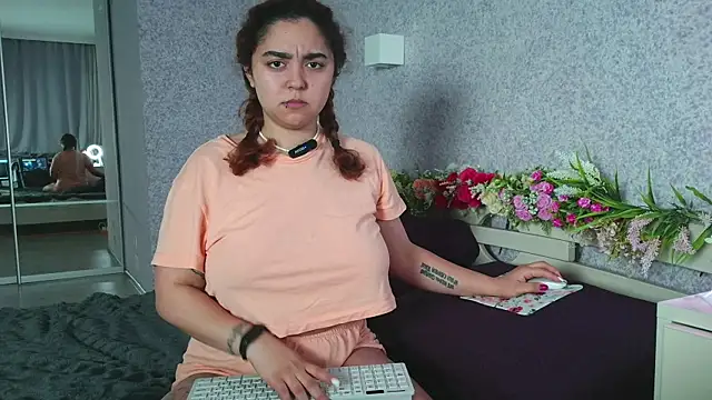 Snapshot of _Mary_Me chatting on November 9, 2025, 8:13 pm Mary Me online show from November 9, 2025, 8:13 pm