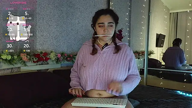 Snapshot of _Mary_Me chatting on November 19, 2025, 7:25 pm Mary Me online show from November 19, 2025, 7:25 pm