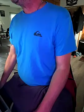 Snapshot of smkbustr chatting on November 6, 2025, 8:46 pm smkbustr online show from November 6, 2025, 8:46 pm