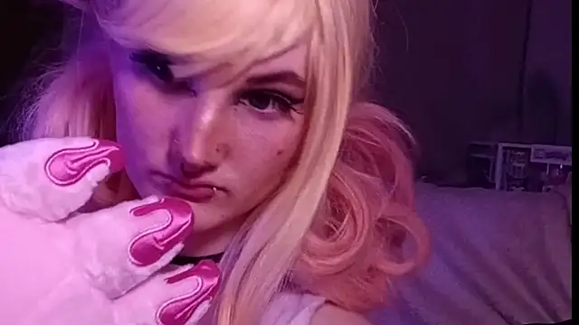 venusflytrapped online show from November 9, 2025, 11:53 pm