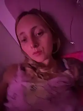 Mia dca online show from November 22, 2025, 4:11 am