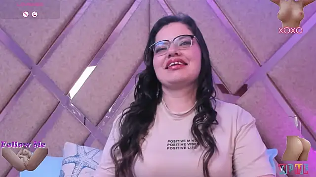 Snapshot of Gaiaxxx chatting on November 19, 2025, 4:01 am Gaiaxxx online show from November 19, 2025, 4:01 am