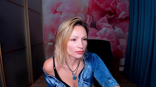 AlinaMoor online show from December 5, 2025, 6:45 am