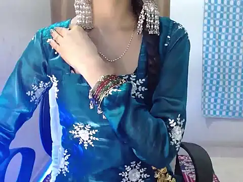 Roiseeee online show from February 19, 2026, 5:04 am