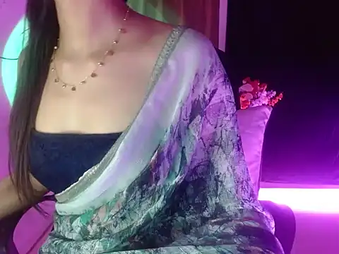 Roiseeee online show from April 11, 2026, 5:04 am