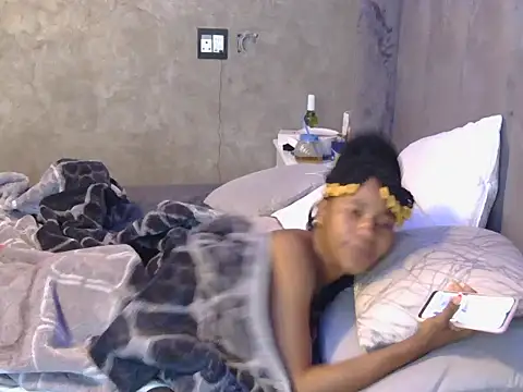 petite queenx online show from October 15, 2025, 5:50 am