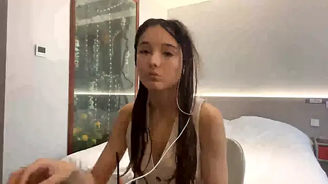 ZaidaKellner online show from October 27, 2025, 6:25 am