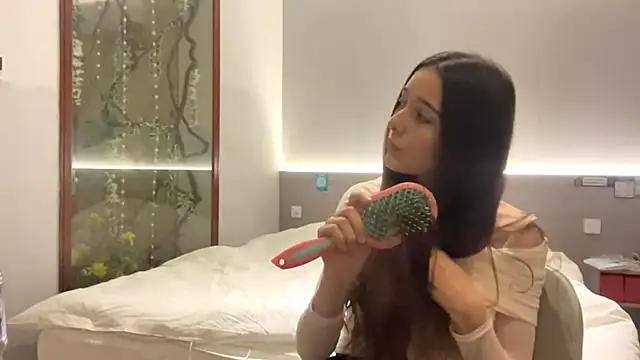 ZaidaKellner online show from November 8, 2025, 7:45 am