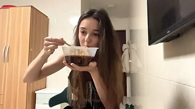 ZaidaKellner online show from November 18, 2025, 7:55 am