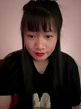 TrangNemo online show from November 26, 2025, 8:47 am