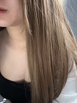 Snapshot of Beyeuuu chatting on February 10, 2026, 2:32 am Beyeuuu online show from February 10, 2026, 2:32 am