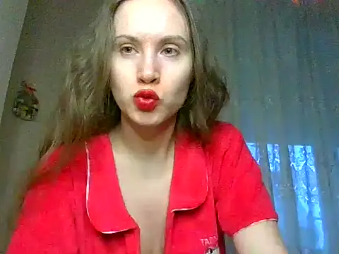 Snapshot of Lynirina chatting on April 24, 2026, 2:35 am Lynirina online show from April 24, 2026, 2:35 am
