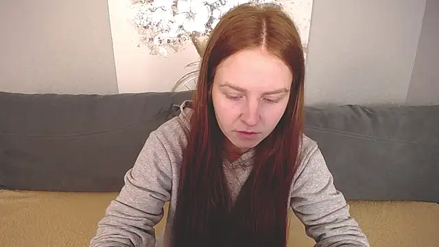 Evarey  online show from October 13, 2025, 4:25 am