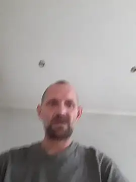 Snapshot of Remello1 chatting on November 10, 2025, 10:20 am Remello1 online show from November 10, 2025, 10:20 am