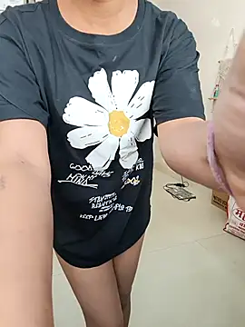 anshika0124 online show from November 14, 2025, 5:11 am