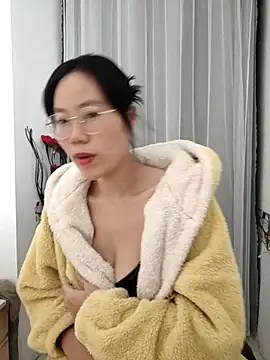 nini10052025 online show from October 26, 2025, 3:23 pm