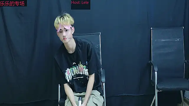 Snapshot of SexyBoy-6666 chatting on October 6, 2025, 2:40 pm SexyBoy-6666 online show from October 6, 2025, 2:40 pm