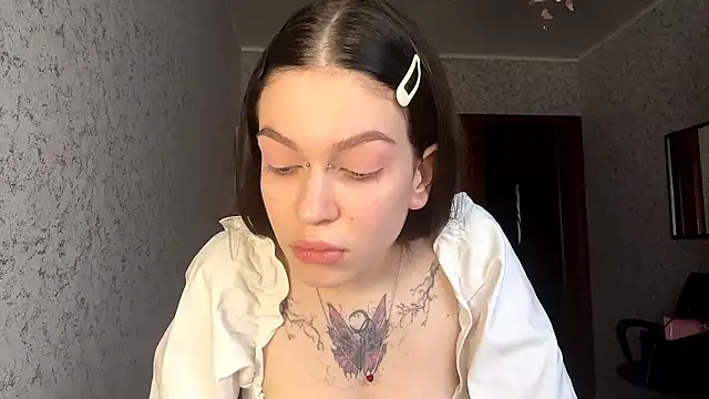 Wallazar cute online show from October 7, 2025, 1:34 pm