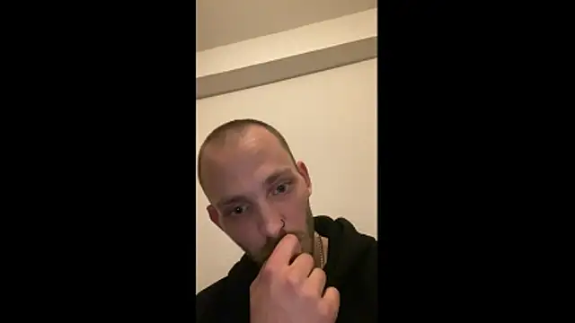 MolleDolle online show from April 19, 2026, 8:22 pm