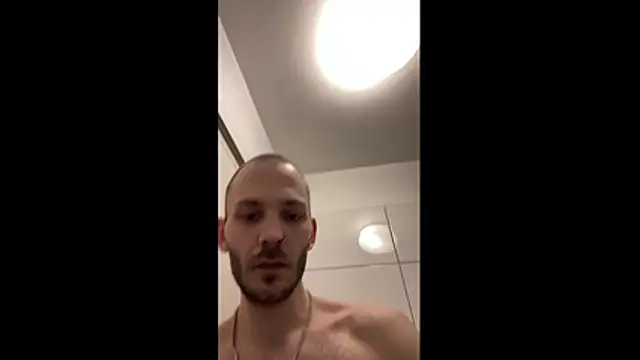 MolleDolle online show from April 24, 2026, 4:53 pm