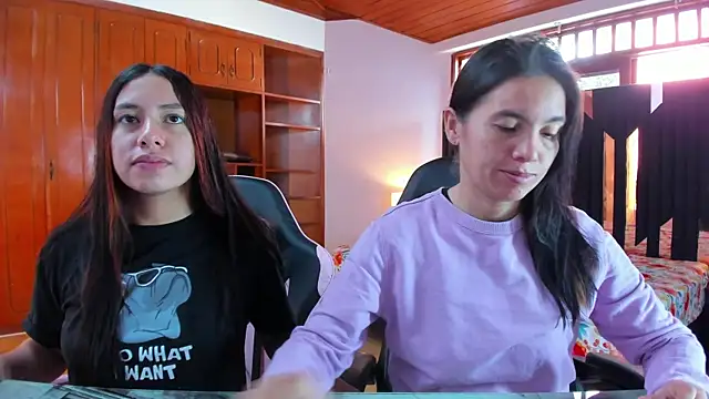 Sofy and Mia online show from December 20, 2025, 12:41 pm