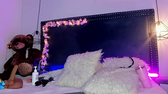 Emma Saylor online show from February 5, 2026, 7:53 pm