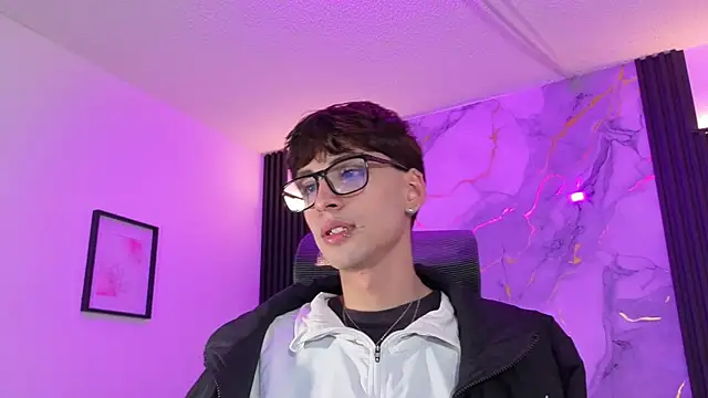 Snapshot of demianmoon chatting on October 6, 2025, 3:24 pm demianmoon online show from October 6, 2025, 3:24 pm