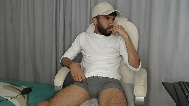 andresnoir  online show from October 21, 2025, 2:16 pm