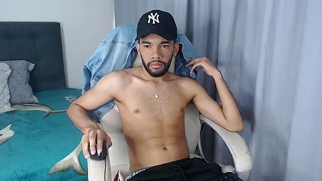 andresnoir  online show from October 12, 2025, 2:18 pm