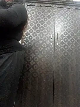 Beauty Queen Soniya online show from December 15, 2025, 11:38 am