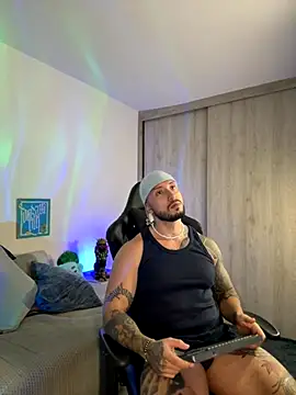 Snapshot of Dave-Max01 chatting on November 11, 2025, 1:55 am Dave-Max01 online show from November 11, 2025, 1:55 am