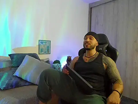 Snapshot of Dave-Max01 chatting on November 7, 2025, 3:11 am Dave-Max01 online show from November 7, 2025, 3:11 am