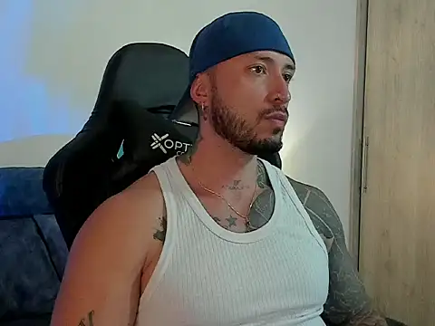 Snapshot of Dave-Max01 chatting on November 4, 2025, 12:25 am Dave-Max01 online show from November 4, 2025, 12:25 am