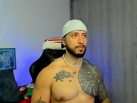 Snapshot of Dave-Max01 chatting on December 1, 2025, 10:38 am Dave-Max01 online show from December 1, 2025, 10:38 am