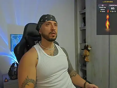 Snapshot of Dave-Max01 chatting on October 10, 2025, 11:11 am Dave-Max01 online show from October 10, 2025, 11:11 am