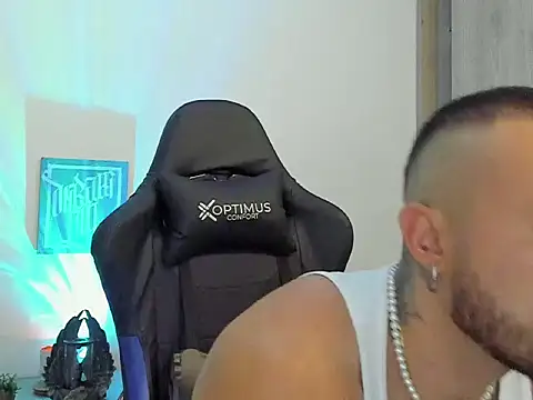 Snapshot of Dave-Max01 chatting on October 27, 2025, 11:05 pm Dave-Max01 online show from October 27, 2025, 11:05 pm