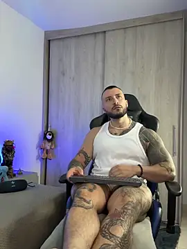 Snapshot of Dave-Max01 chatting on November 18, 2025, 2:53 pm Dave-Max01 online show from November 18, 2025, 2:53 pm