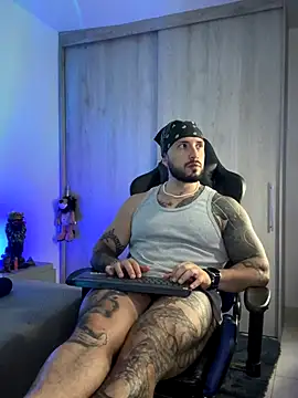 Snapshot of Dave-Max01 chatting on November 25, 2025, 2:45 am Dave-Max01 online show from November 25, 2025, 2:45 am