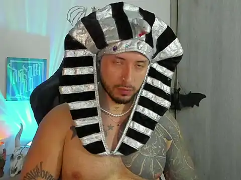 Snapshot of Dave-Max01 chatting on October 31, 2025, 11:33 pm Dave-Max01 online show from October 31, 2025, 11:33 pm