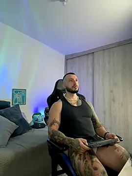 Snapshot of Dave-Max01 chatting on November 17, 2025, 2:37 am Dave-Max01 online show from November 17, 2025, 2:37 am