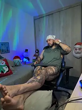 Snapshot of Dave-Max01 chatting on November 28, 2025, 11:21 am Dave-Max01 online show from November 28, 2025, 11:21 am