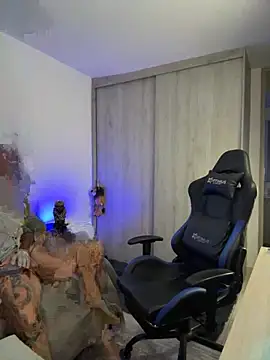 Snapshot of Dave-Max01 chatting on November 26, 2025, 2:55 am Dave-Max01 online show from November 26, 2025, 2:55 am