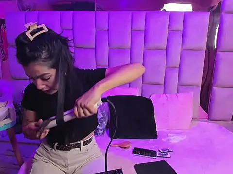 Gisell Squirt  online show from November 19, 2025, 12:16 pm