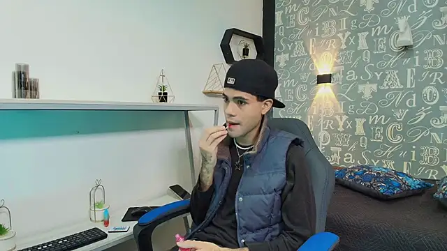 JacobBlackwell  online show from January 8, 2026, 7:31 pm