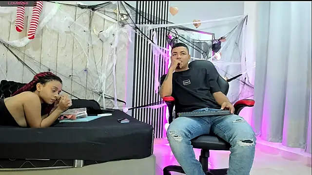 Snapshot of dante_and_kiara chatting on October 24, 2025, 8:41 pm dante and kiara online show from October 24, 2025, 8:41 pm