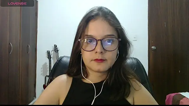 CarlaLorez online show from April 3, 2026, 4:41 am