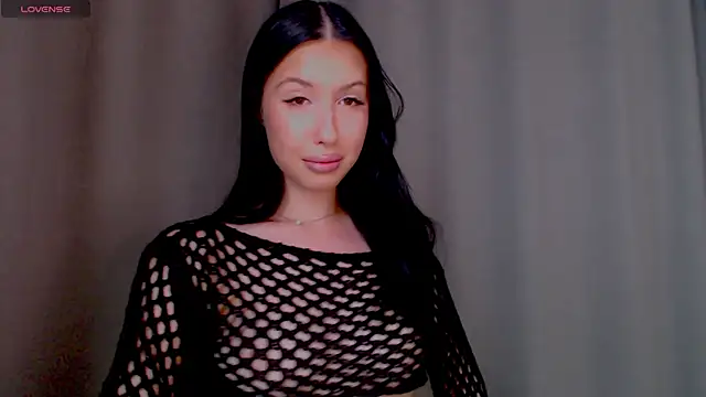 Isabella Fontana online show from October 28, 2025, 3:22 pm