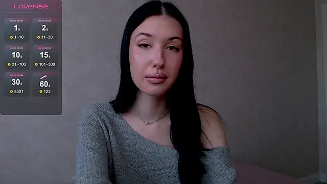 Isabella Fontana online show from October 13, 2025, 7:54 am