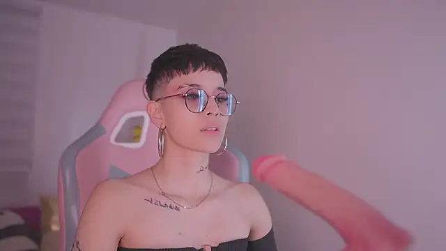 Giia Moretti  online show from November 28, 2025, 1:50 am